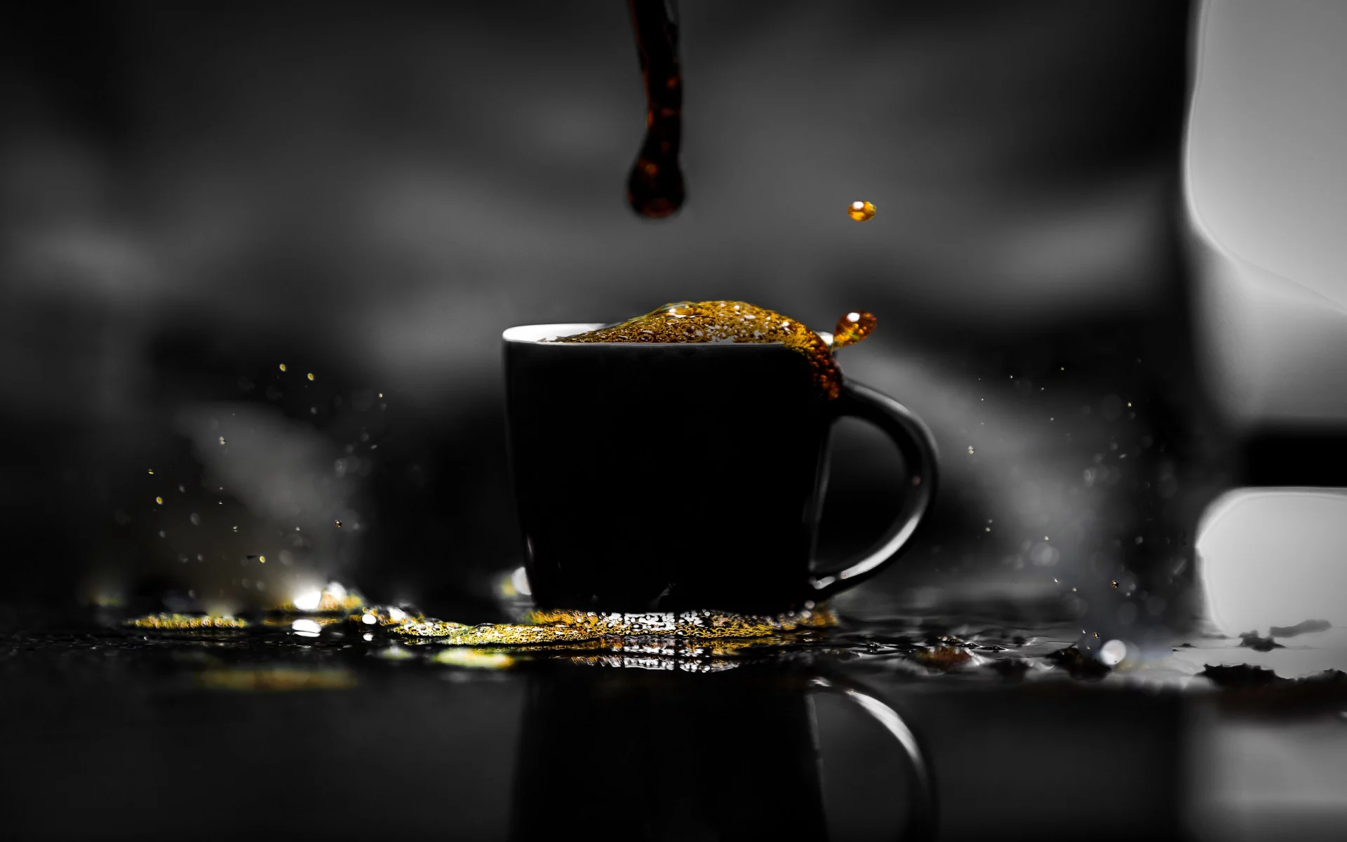 Taza de cafe oscuro
