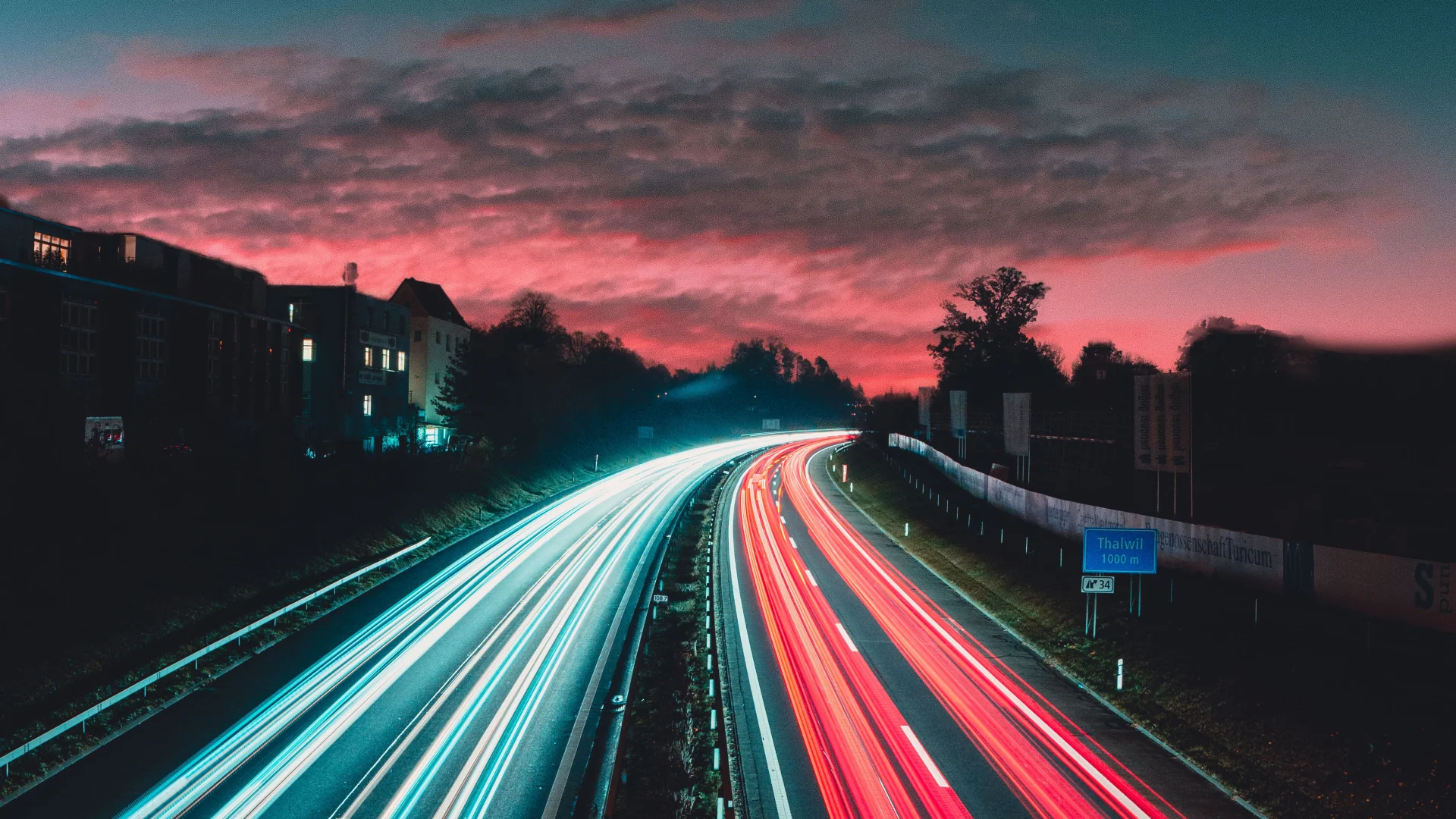 Autopista iluminada