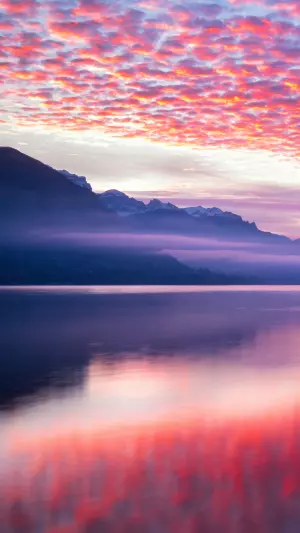 Reflejo de las nubes en el lago