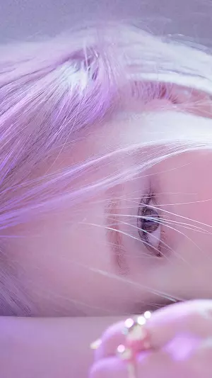 Rosé de blackpink en el suelo