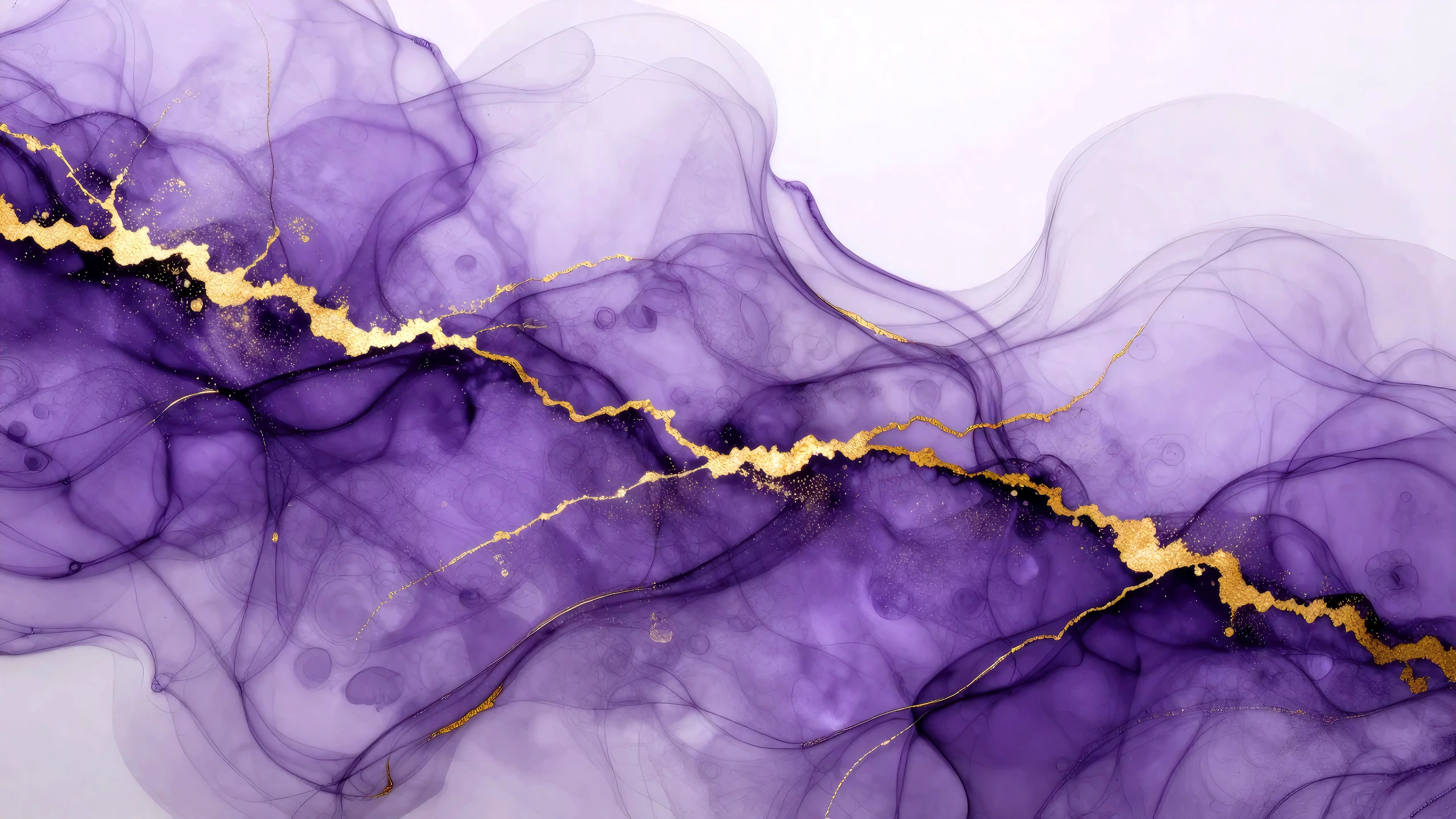 Mármol líquido morado con detalles dorados