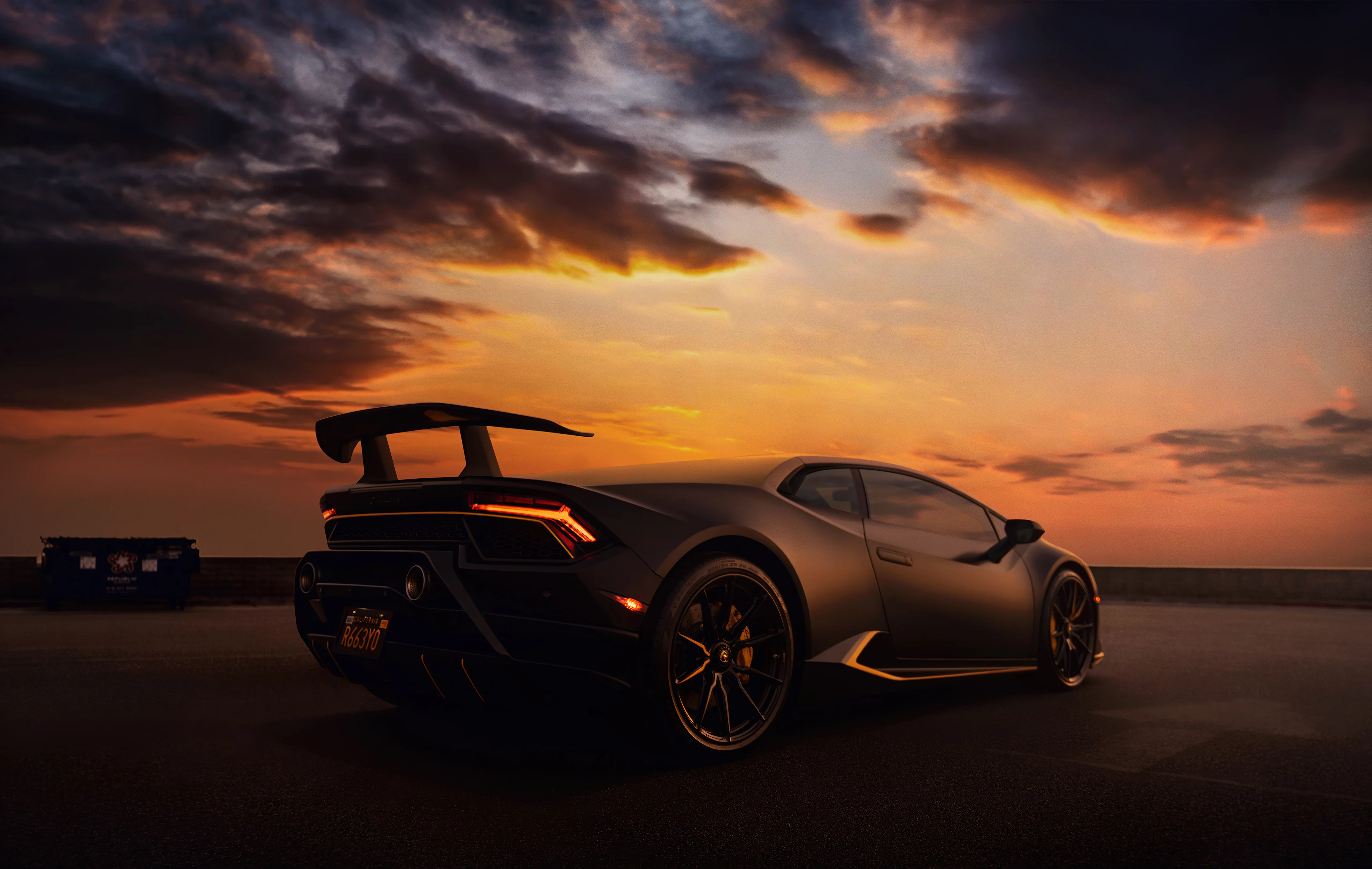 Lamborghini al atardecer